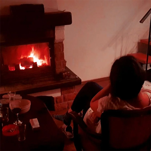 Brvnara Ljubičica i romantični kamin